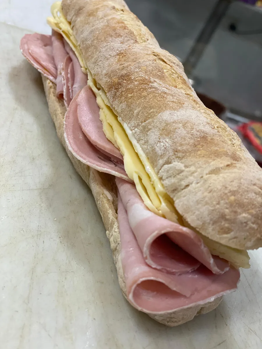 Sandwich Mortadela y Queso