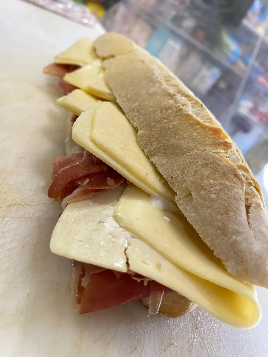 Sandwich Bondiola y Queso